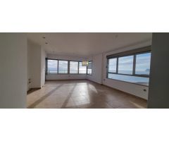GRAN PISO A LA VENTA EN PRIMERA LINEA
