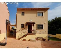 ENCANTADOR CHALET INDEPENDIENTE EN L´ALFAS DEL PI