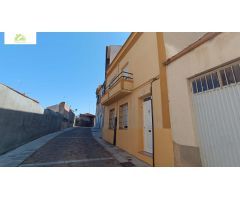 CASA EN VENTA ZONA CENTRO (2 PLANTAS). 4 HABITACIONES Y 2 BAÑOS.
