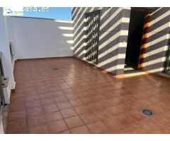 Planta baja gran terraza con piscina comunitaria; lo mejor de un piso y lo mejor de un bunbalow