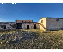 SE VENDE PARCELA EN TABERNAS CON CORTIJO PARA REFORMAR