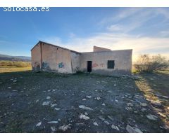 SE VENDE PARCELA EN TABERNAS CON CORTIJO PARA REFORMAR