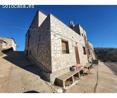SE VENDE 2 VIVIENDAS CON 7 HABITACIONES Y 2 BAÑOS EN EL PARQUE DE SIERRA NEVADA