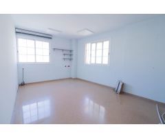 SE VENDE AMPLIA OFICINA EN VILLA INÉS - HUÉRCAL DE ALMERÍA