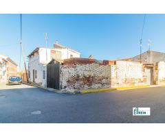 CASA DE PUEBLO EN INMEJORABLE SITUACIÓN EN RECAS HACIENDO ESQUINA