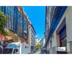 EXCLUSIVO PISO NUEVO CON MAS DE 100M2 EN LA CALLE DE TRUJILLOS CON GRANDES VENTANALES A LA CALLE.