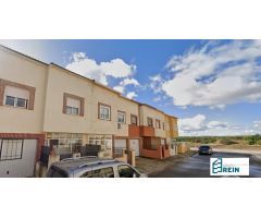 CHALET ADOSADO TOTALMENTE REFORMADO DE 4 HABITACIONES Y TRES PLANTAS A LA VENTA EN MAGÁN.