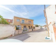 CHALET INDEPENDIENTE CON 214 M2 CONSTRUIDOS SOBRE UNA PARCELA DE 214M EN EL CENTRO DE RECAS.