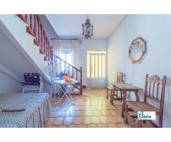 CHALET INDEPENDIENTE CON 214 M2 CONSTRUIDOS SOBRE UNA PARCELA DE 214M EN EL CENTRO DE RECAS.