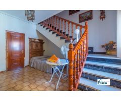 CHALET INDEPENDIENTE CON 214 M2 CONSTRUIDOS SOBRE UNA PARCELA DE 214M EN EL CENTRO DE RECAS.