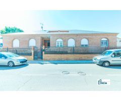 CHALET INDEPENDIENTE DE 577M2 CONSTRUIDOS SOBRE UNA PARCELA ESQUINERA DE 600M2 EN YUNCLER