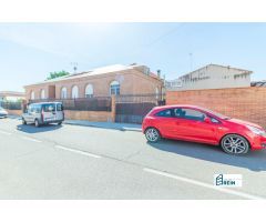 CHALET INDEPENDIENTE DE 577M2 CONSTRUIDOS SOBRE UNA PARCELA ESQUINERA DE 600M2 EN YUNCLER