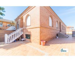 CHALET INDEPENDIENTE DE 577M2 CONSTRUIDOS SOBRE UNA PARCELA ESQUINERA DE 600M2 EN YUNCLER