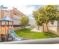 PISAZO DE 3 HABITACIONES, 2 BAÑOS, PLAZA DE GARAJE Y TRASTERO CON PISCINA Y ZONA INFANTIL EN RECAS.