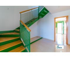 CHALET EN ILLESCAS DE 213 M2 CONSTRUIDOS CON PATIO DELANTERO Y PATIO TRASERO.