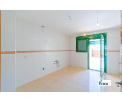 CHALET EN ILLESCAS DE 213 M2 CONSTRUIDOS CON PATIO DELANTERO Y PATIO TRASERO.