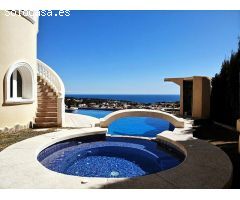 Magnífica Villa en Calpe de Estilo Mediterráneo con Vistas Directas al Mar