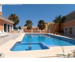 Amplia Villa Mediterránea con Vistas al Mar en Maryvilla Calpe
