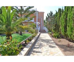 Amplia Villa Mediterránea con Vistas al Mar en Maryvilla Calpe