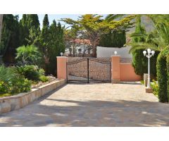 Amplia Villa Mediterránea con Vistas al Mar en Maryvilla Calpe