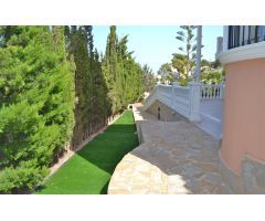 Amplia Villa Mediterránea con Vistas al Mar en Maryvilla Calpe