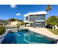 Majestuosa Villa de Lujo en Primera línea de Mar en Pto. Blanco Calpe