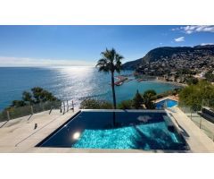 Majestuosa Villa de Lujo en Primera línea de Mar en Pto. Blanco Calpe