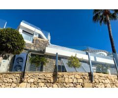 Majestuosa Villa de Lujo en Primera línea de Mar en Pto. Blanco Calpe