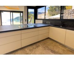Majestuosa Villa de Lujo en Primera línea de Mar en Pto. Blanco Calpe