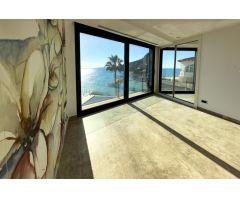 Majestuosa Villa de Lujo en Primera línea de Mar en Pto. Blanco Calpe