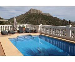 Villa Mediterránea en Calpe con Vistas Impresionantes