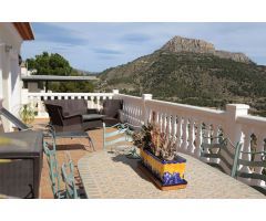 Villa Mediterránea en Calpe con Vistas Impresionantes