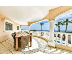 Excelente Villa en la Bahía de Calpe con Vistas al Mar