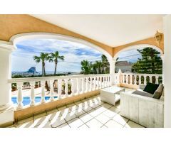 Excelente Villa en la Bahía de Calpe con Vistas al Mar