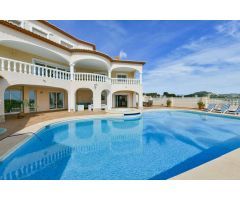 Excelente Villa en la Bahía de Calpe con Vistas al Mar