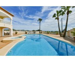 Excelente Villa en la Bahía de Calpe con Vistas al Mar