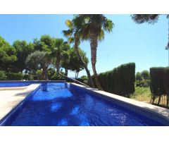 Encantadora Villa con Piscina y Vistas al Mar en Moraira