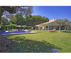 Encantadora Villa con Piscina y Vistas al Mar en Moraira