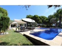 Encantadora Villa con Piscina y Vistas al Mar en Moraira