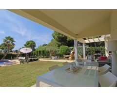 Encantadora Villa con Piscina y Vistas al Mar en Moraira