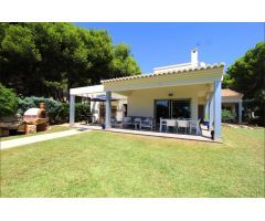 Encantadora Villa con Piscina y Vistas al Mar en Moraira