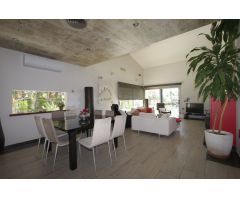 Encantadora Villa con Piscina y Vistas al Mar en Moraira