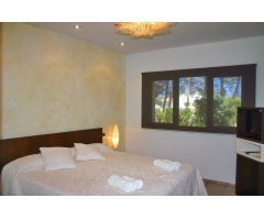 Encantadora Villa con Piscina y Vistas al Mar en Moraira