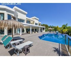 Chalet de Lujo en La Fustera Benissa