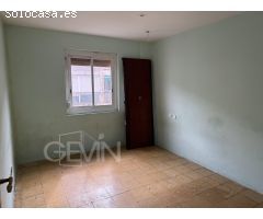 Piso en Montcada i Reixac, Zona Valentine, 3 habitaciones para reformar entero