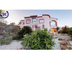 **¡Hermoso Chalet con Vistas Espectaculares - Tu Refugio Mediterráneo!**