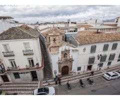 Casa señorial en pleno centro de Priego. 900 metros.