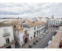 Casa señorial en pleno centro de Priego. 900 metros.