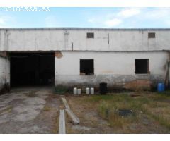 Parcela de 500 m2 con nave de 300