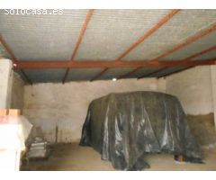 Parcela de 500 m2 con nave de 300